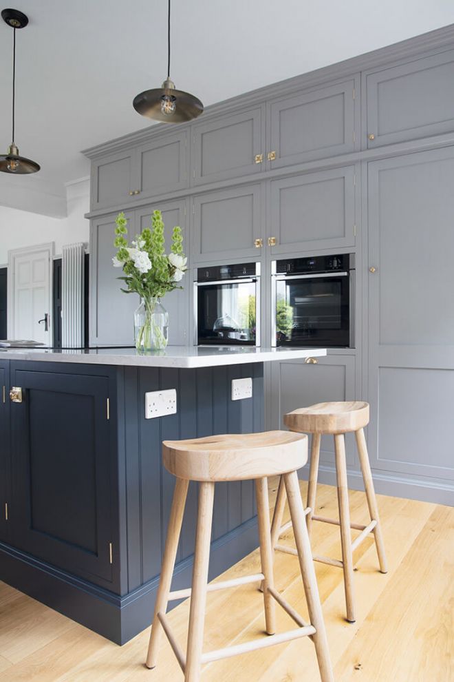 kitchen island with wooden stools