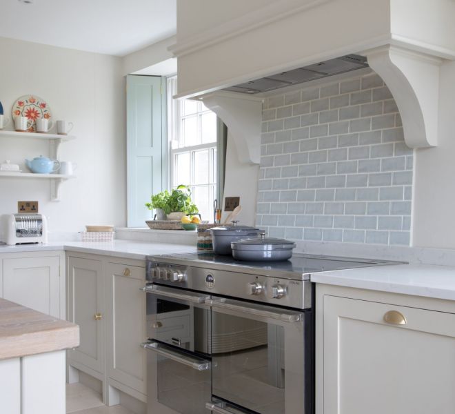 big oven in a lovely with kitchen